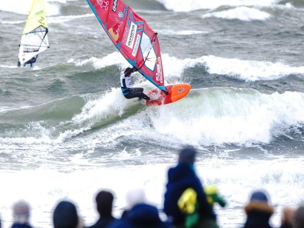 Hat sich vor Sylt seinen vierten WM-Titel im Windsurfen gesichert: Philip Köster. Foto: Frank Molter Fotografie