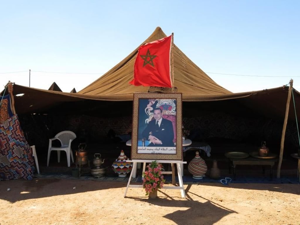 König Mohammed VI. scheint allgegenwärtig: Er wird in Marokko verehrt und ist - wie die Unesco - Schirmherr des Moussem-Festivals. Foto: Markus Steiner