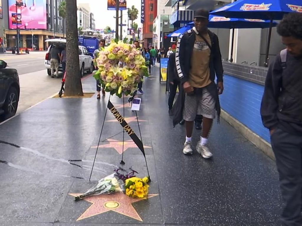 Blumen für eine Hollywood-Legende auf dem «Walk of Fame»: Doris Day ist im Alter von 97 Jahren gestorben. Foto: Krysta Fauria/AP
