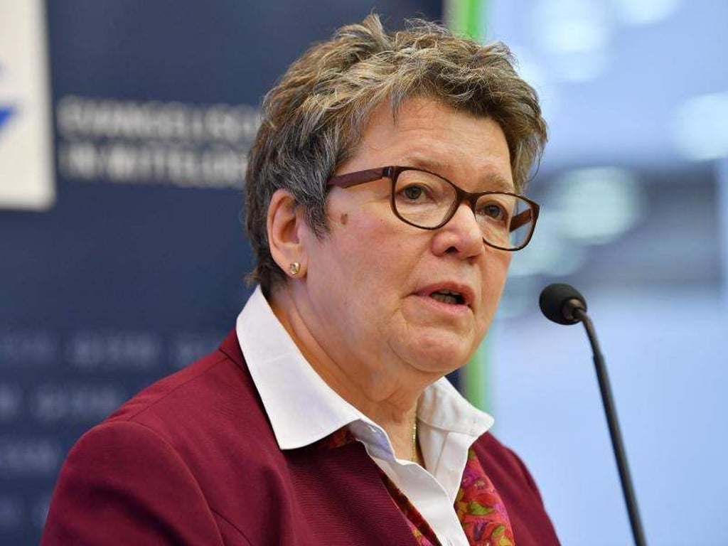 Ilse Junkermann, Landesbischöfin, spricht bei einer Tagung. Foto: Martin Schutt