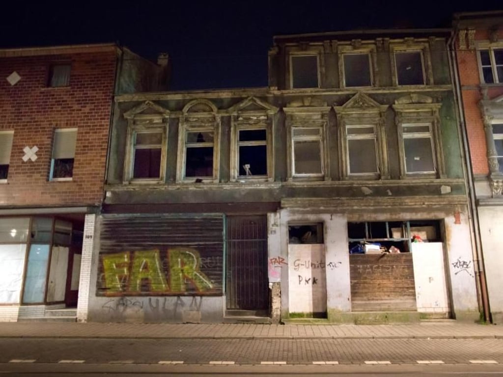 Schrottimmobilie in Duisburg: Die Städte im Ruhrgebiet gehören inzwischen zu den ärmsten in Deutschland. Foto: Maja Hitij