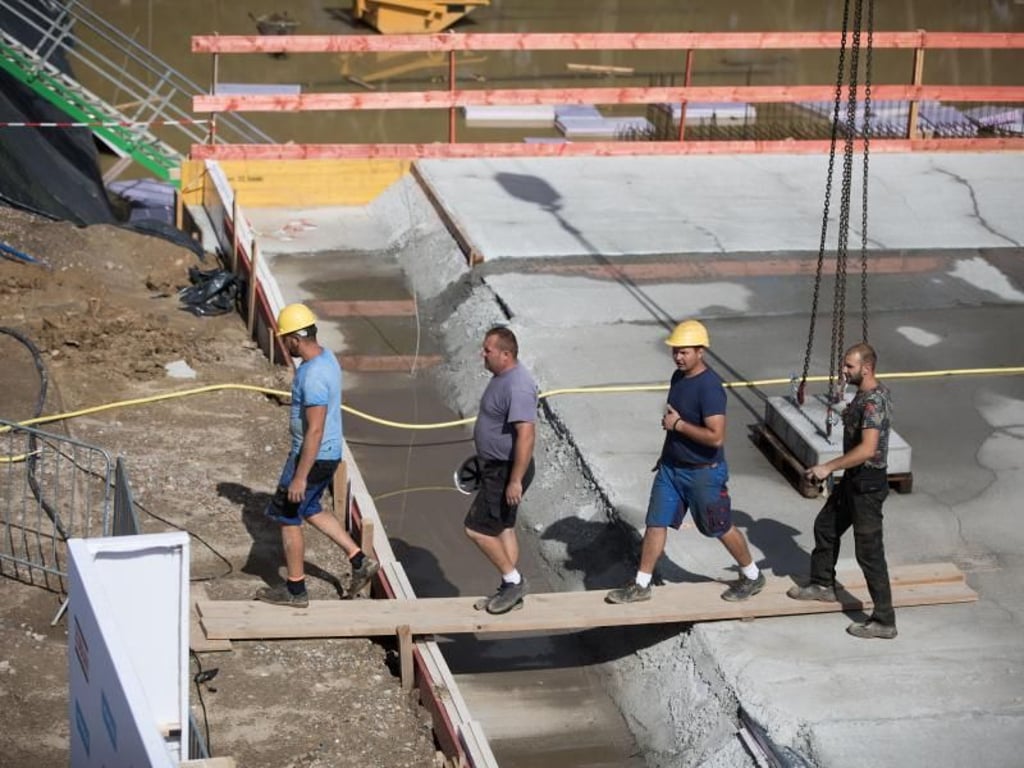 Baustelle in Berlin: Wer in einer der großen Städte Deutschlands wohnt, gibt häufig mehr als ein Drittel seines Einkommens für die Warmmiete aus. Foto: Jörg Carstensen