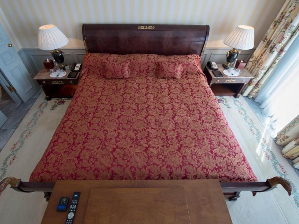 Ein Doppelbett. Foto: Tim Brakemeier