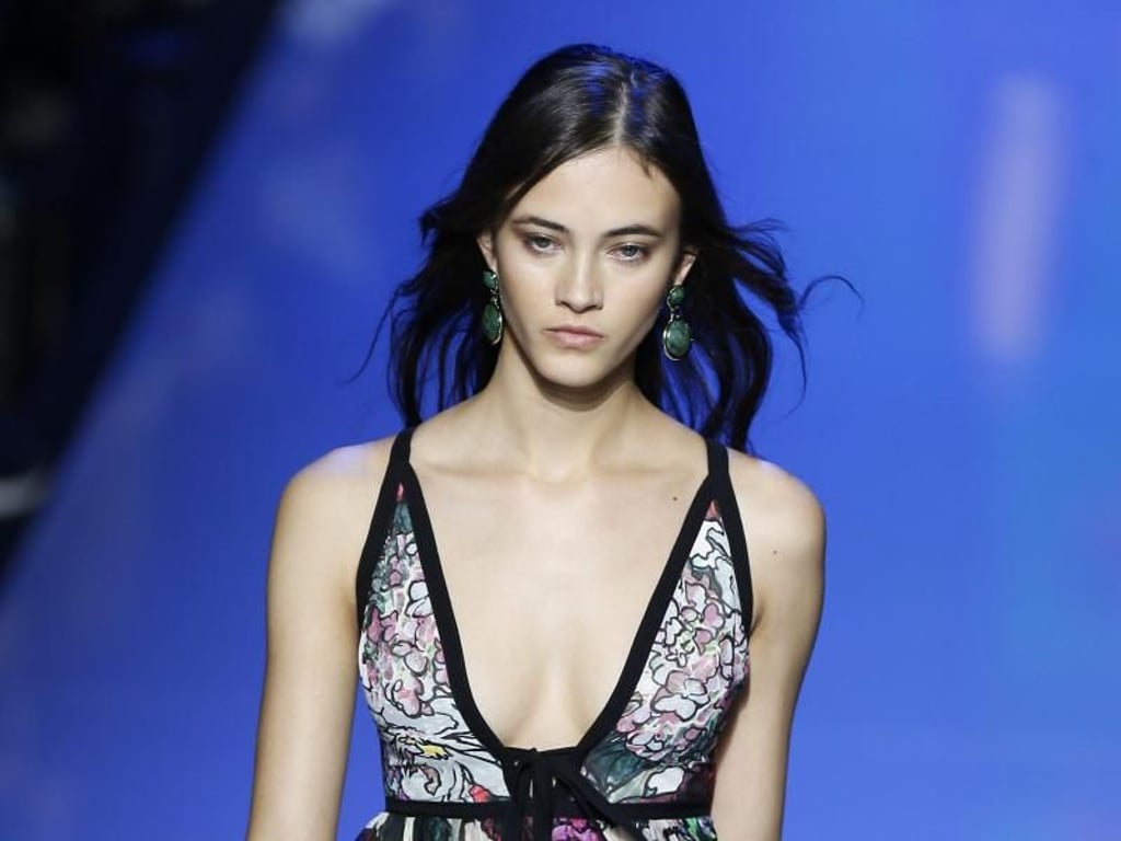 Mode nur für einen Klick? Sommerkleid von Elie Saab in Paris. Foto: Ian Langsdon