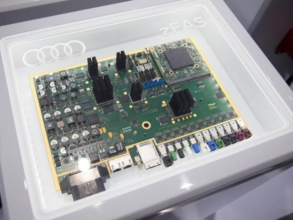 Elektronenhirn: Für die komplexe Arbeit von Fahrerassistenzsystemen sind auch heute schon zentrale Steuergeräte wie etwa bei Audi im Einsatz. Foto: Audi AG
