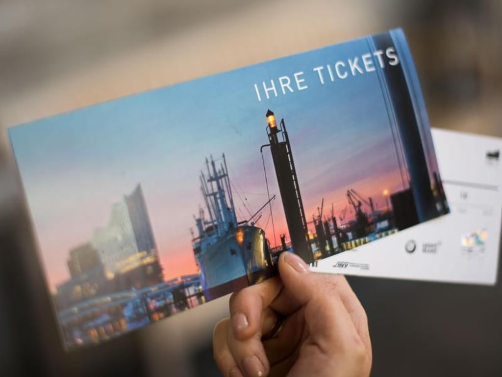 Begehrt - ein Ticket für die Elbphilharmonie. Foto: Lukas Schulze