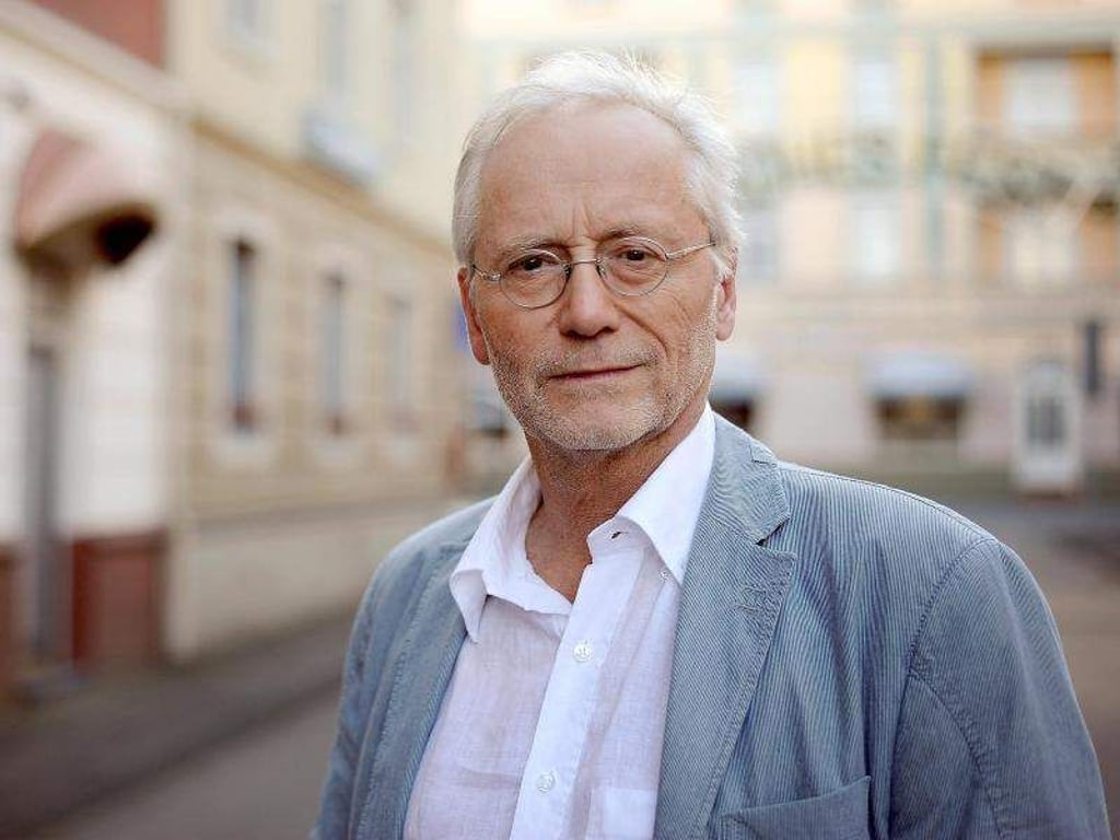 Joachim Hermann Luger 2013 in der Kulisse der Fernsehserie "Lindenstraße". Foto: Henning Kaiser
