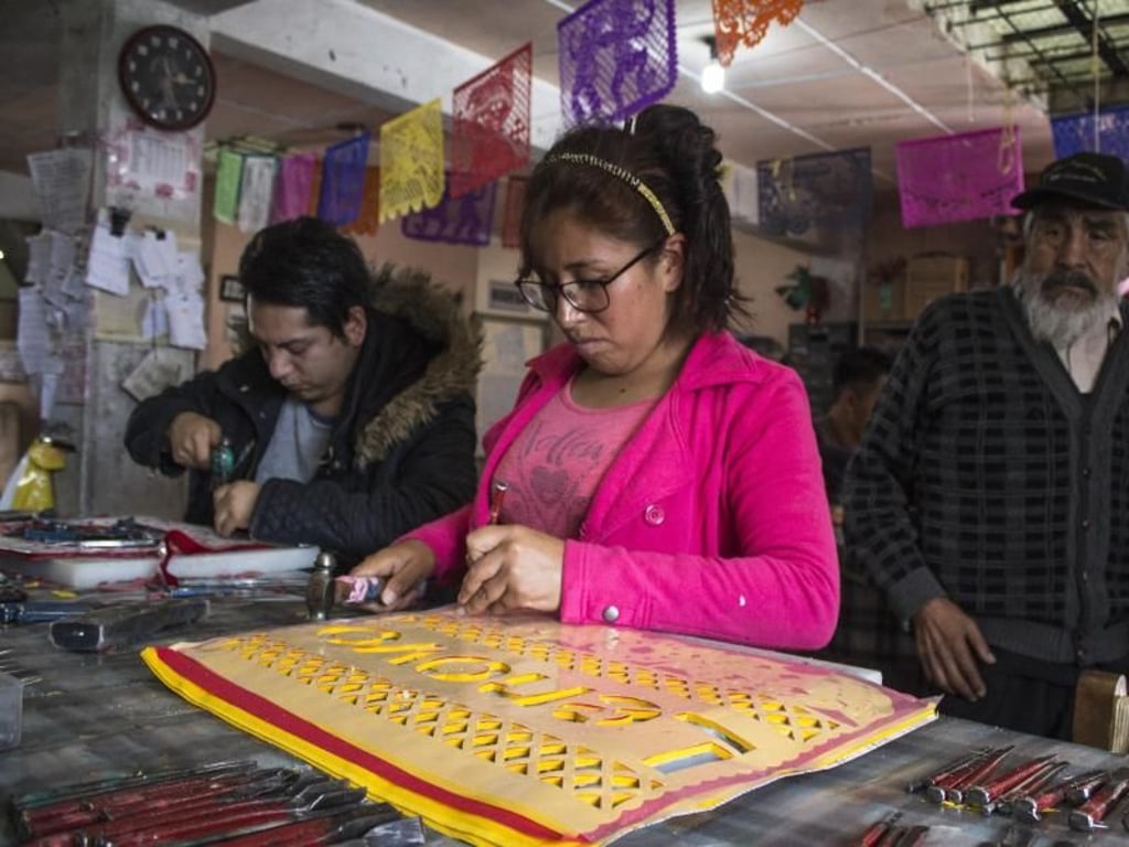 Ungefähr 5000 Papiere schaffen die insgesamt neun «Picadores» in einer Woche. Foto: Gerardo Vieyra
