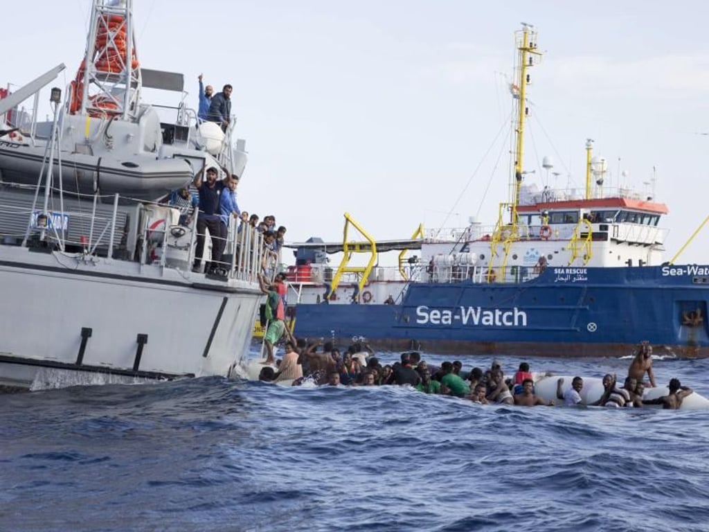 Lebensgefährliche Flucht aus der Armut: Libysche Flüchtlinge werden aus dem Mittelmeer gerettet. Foto: Lisa Hoffmann/Sea-Watch