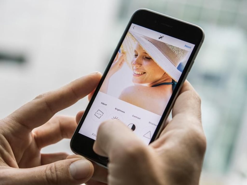 Mit Apps lassen sich Schnappschüsse schnell aufhübschen und direkt online stellen. Nur: Oft verstoßen Nutzer damit gegen geltendes Recht - ohne es zu wissen. Foto: Arne Immanuel Bänsch