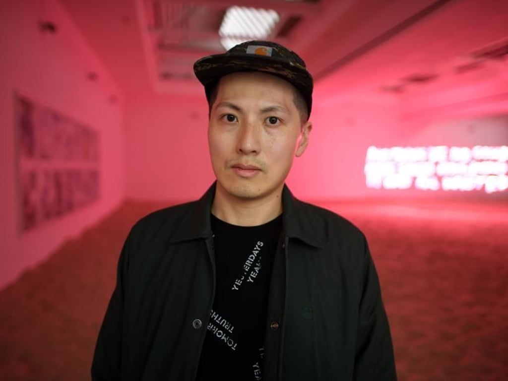 Der Künstler Samson Young in der Kunsthalle Düsseldorf. Foto: Samson Young