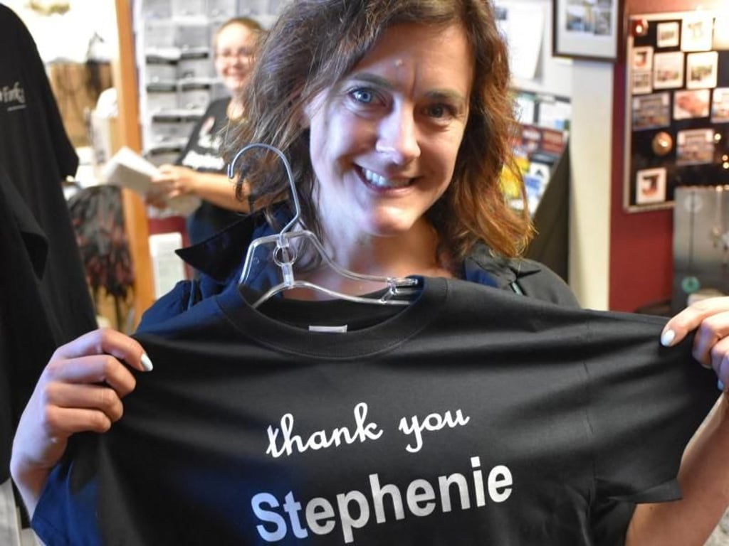 Ein Fan dankt der «Twilight»-Autorin Stephenie Meyer. Foto: Chris Melzer