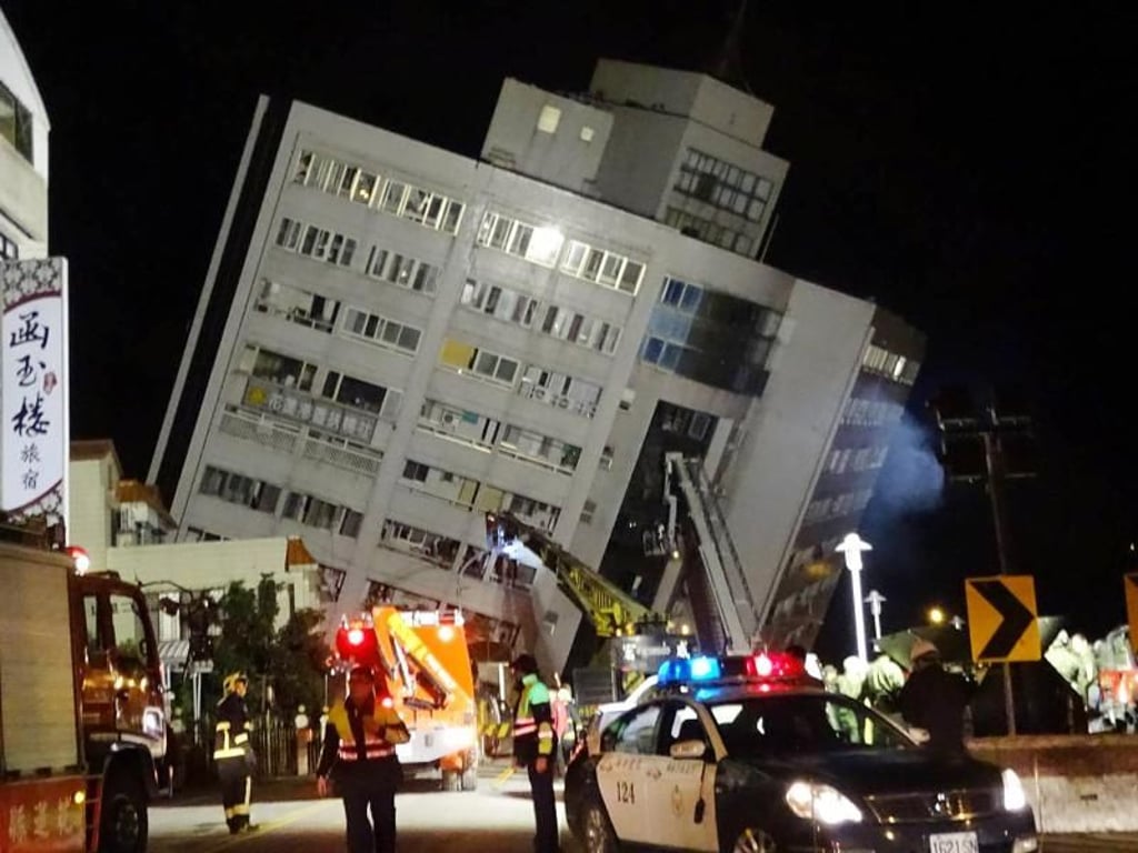 Stark beschädigtes Gebäude in Hualien. In der Nähe von Taiwan treffen zwei tektonische Platten aufeinander, auf der Insel bebt immer wieder die Erde. Foto: Tian Jun-Hsiung
