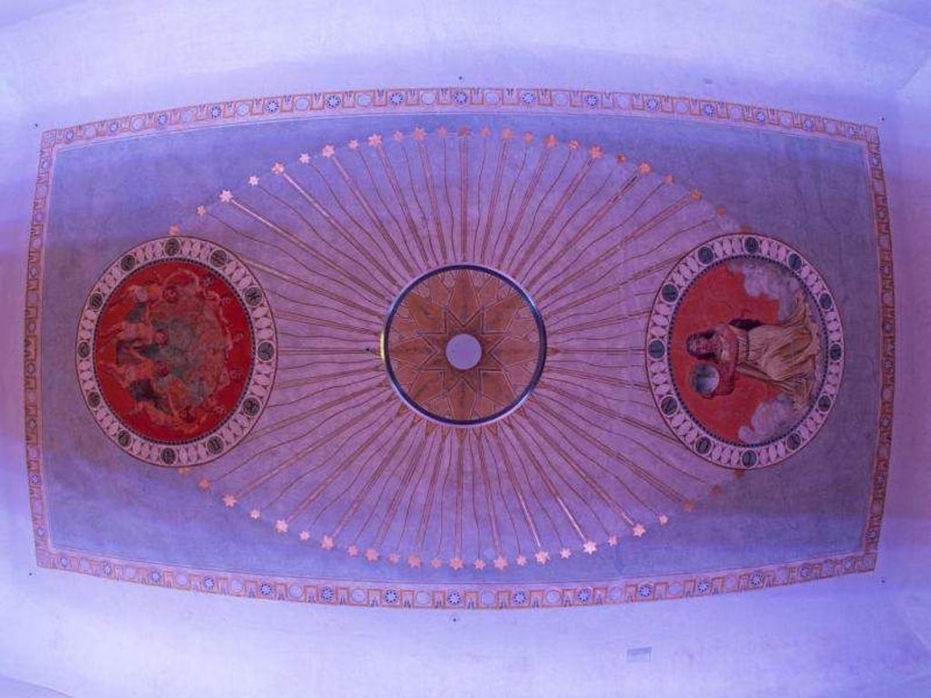 Blick an die Decke des historischen Freimaurer-Raums im ehemaligen Logenhaus auf dem Jägerberg in Halle. Foto: Hendrik Schmidt