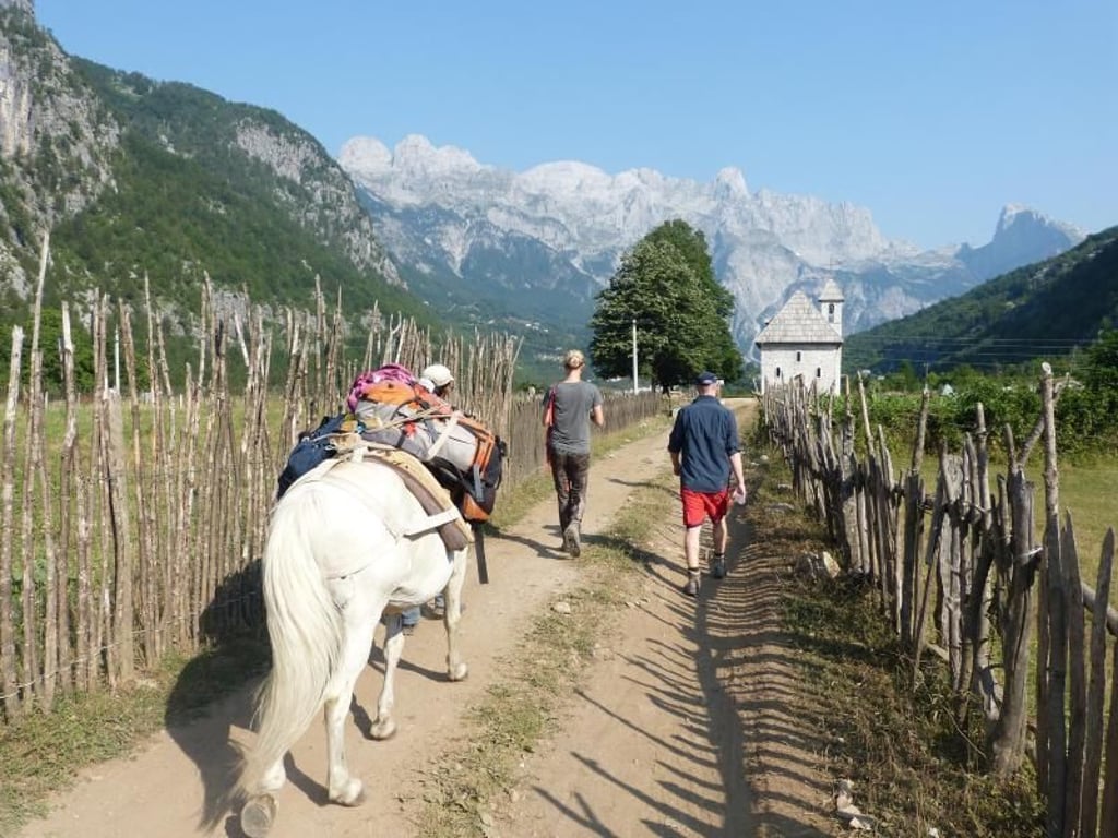 Viele Einheimische verdienen am Tourismus - unter anderem mit dem Gepäcktransport für Touristen. Foto: Florian Sanktjohanser