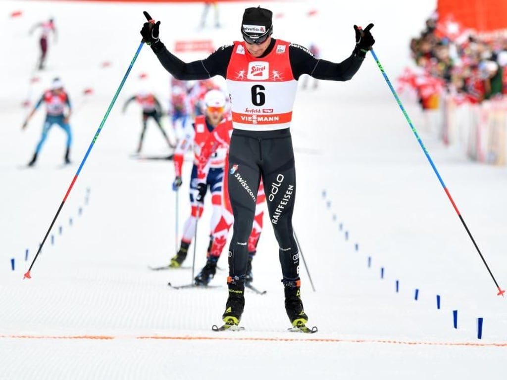 Dario Cologna gewinnt in Seefeld den Massenstart. Foto: Barbara Gindl