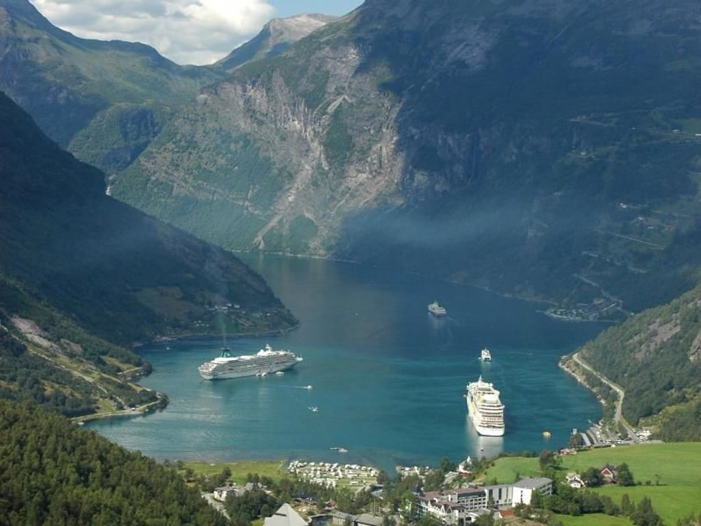 Nordeuropa ist die beliebteste Reiseregion bei deutschen Kreuzfahrt-Urlaubern. Einer der Höhepunkte: der Geirangerfjord in Norwegen. Foto: Michael Zehender