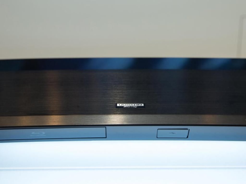 Samsungs auf der IFA 2015 vorgestellter Ultra-HD-Blu-ray-Player UBD-K8500 ist nun für rund 500 Euro im Handel. Foto: Florian Schuh