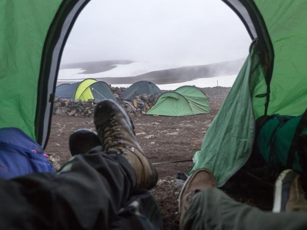 Island mit seinen Vulkanen und Gletschern ist für Outdoor-Urlauber besonders anziehend - der Komfortverlust spart Geld, ist aber nichts für jeden. Foto: Inspired by Iceland