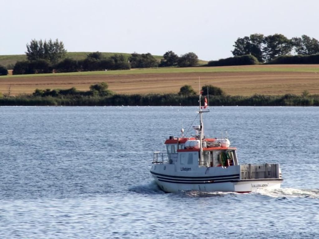 Nach ganz eigenem Fahrplan: Das Fährboot «Lillebjørn» verkehrt zwischen Faaborg und der Insel Bjørnø. Foto: Bernd F. Meier