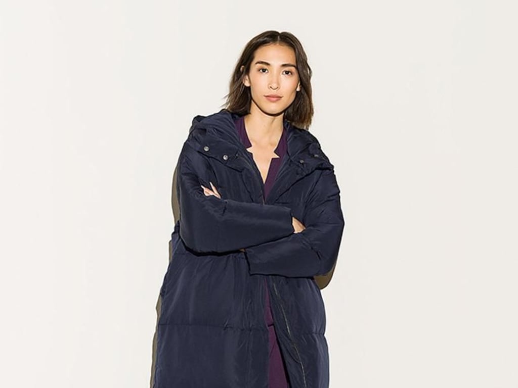Er hält besonders warm: Der Daunenmantel ist praktisch, daher ist er diesen Winter auch wieder angesagt. Hier ein Modell in Dunkelblau von Liebeskind Berlin (299 Euro). Foto: Liebeskind Berlin