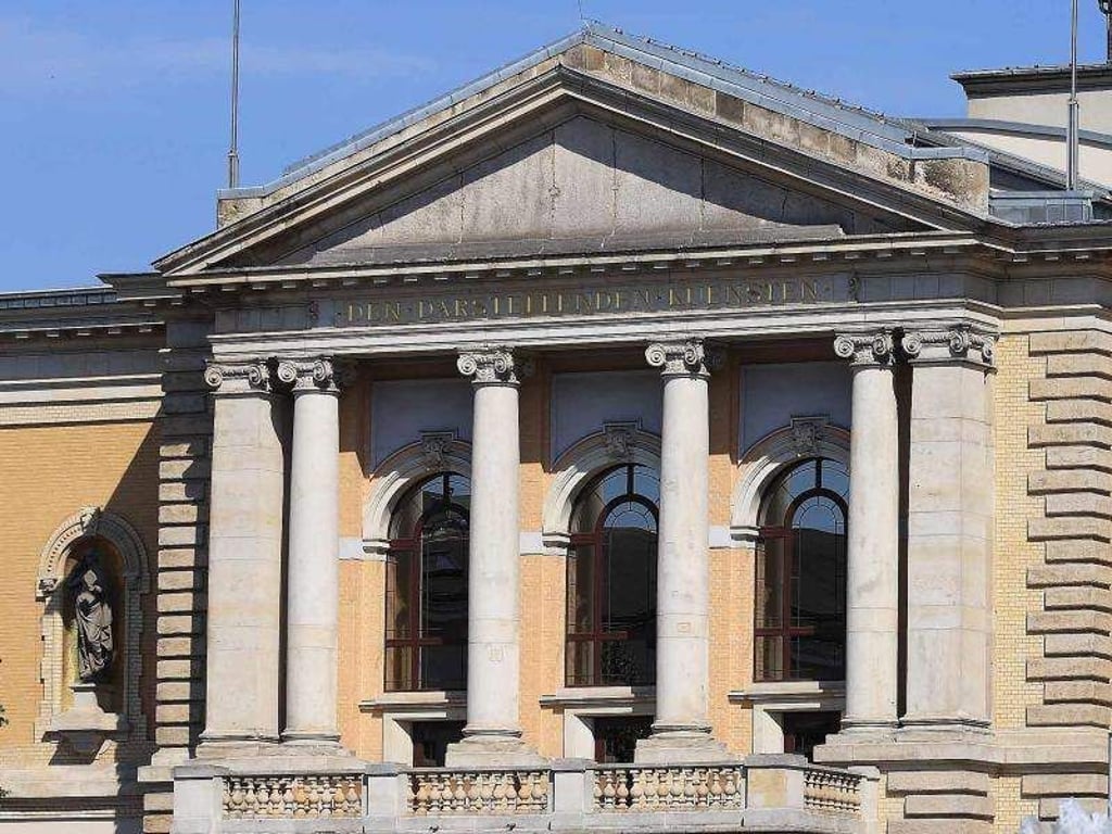 Das Opernhaus in Halle/Saale. Foto: Jens Wolf/Archiv