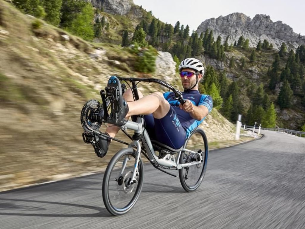 Horizontal hurtig: Liegeräder gelten als aerodynamisch günstig, so dass sie bei relativ wenig Kraftaufwand recht schnell auf Tempo kommen. Foto: www.hpvelotechnik.com/www.pd-f.de