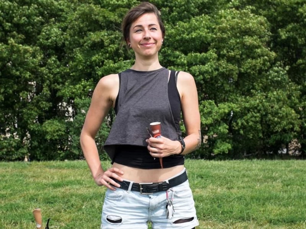 Die Konvention in Berlin ist, dass es keine Konvention gibt: Caro ist Krankenschwester, seit sechs Jahren in Berlin und ursprünglich aus Rostock.
Foto: Inga Kjer