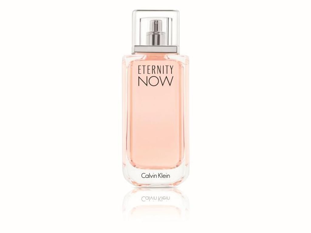 Die frische Kopfnote mit Nektarine, Litschi und Quittensorbet verbindet sich bei Eternity Now von Calvin Klein mit einer sinnlichen Basisnote aus Kaschmir und Moschus (50 ml 63 Euro). Foto: Calvin Klein