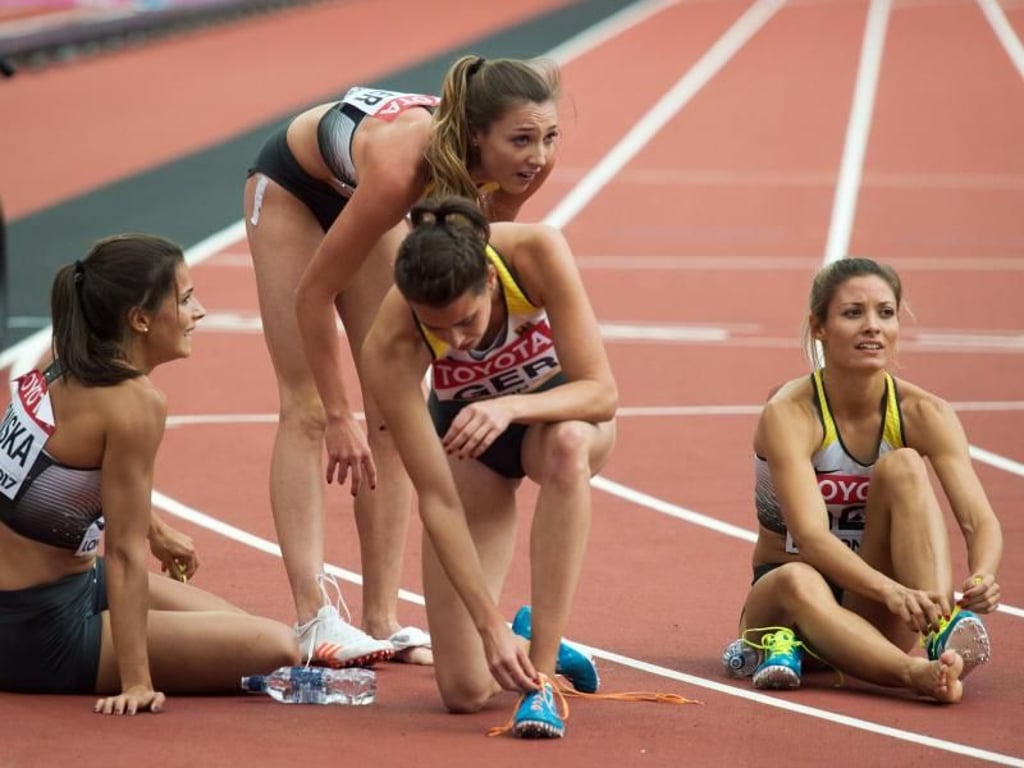 Nadine Gonska (l-r), Laura Müller, Svea Köhrbrück und Ruth-Sophia Spelmeyer haben es ins Finale über 4x400 Meter geschafft. Foto: Rainer Jensen