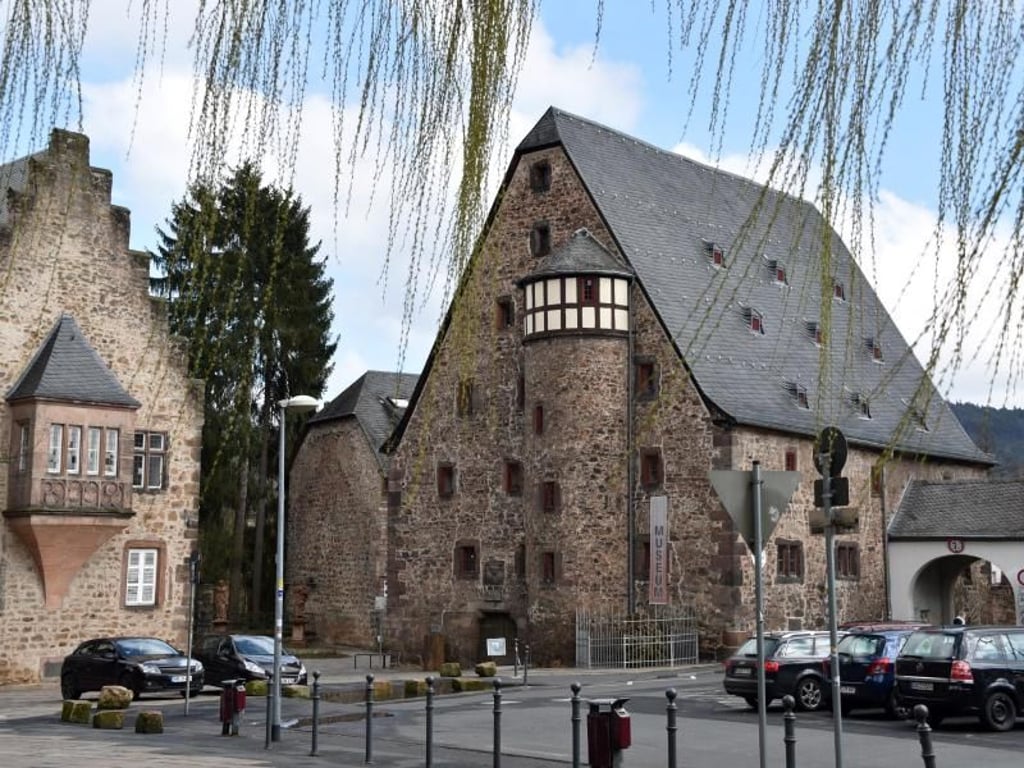 Im Mineralogischen Museum der Universität Marburg ist der Meteorit von Treysa/Rommershausen ausgestellt. Foto: Uwe Zucchi