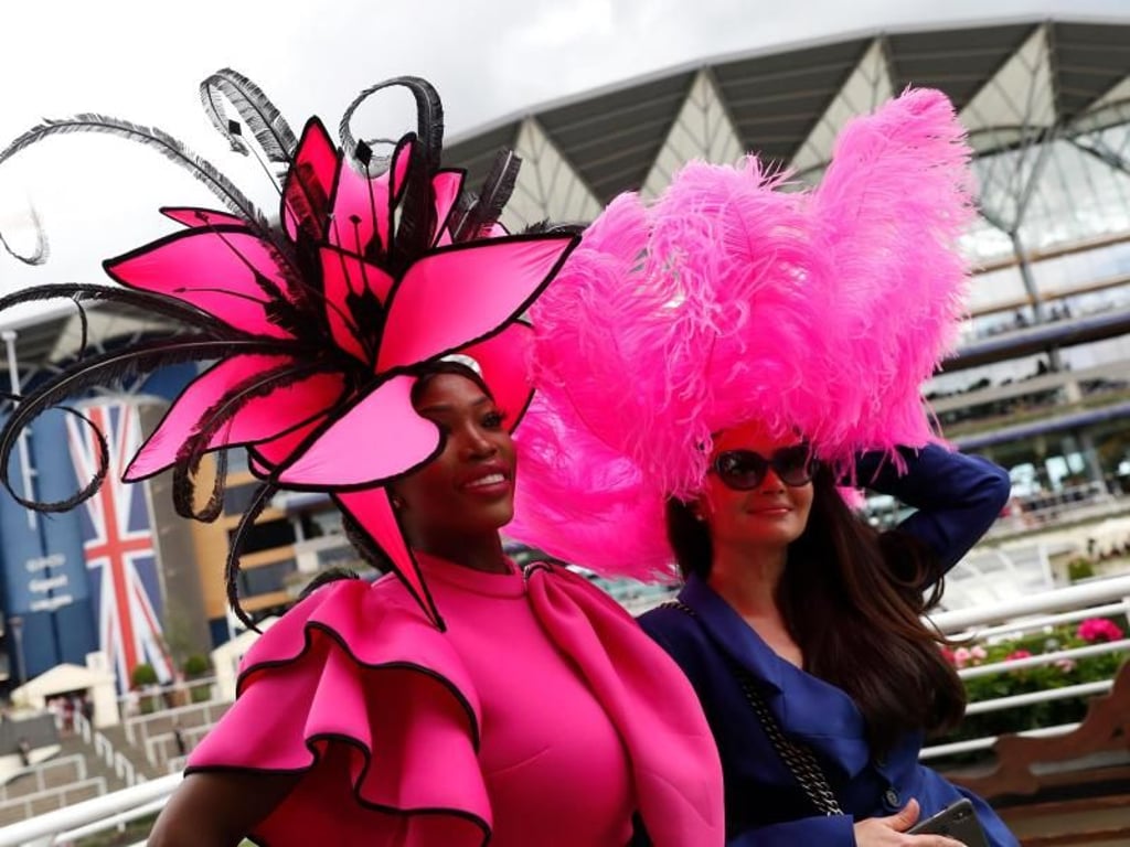 Nicht zu übersehen: Kreationen in Pink. Foto: Alastair Grant/AP