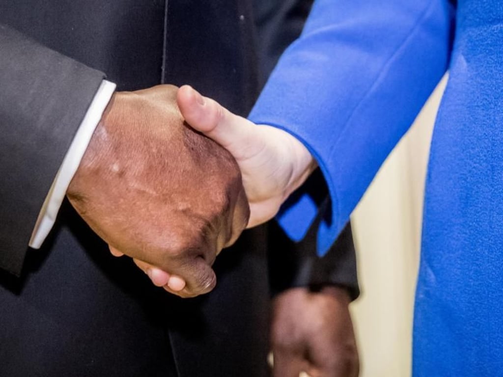 Das zweitägige Treffen der insgesamt rund 80 Staaten findet in Abidjan statt, der Wirtschaftsmetropole der westafrikanischen Elfenbeinküste. Foto: Michael Kappeler