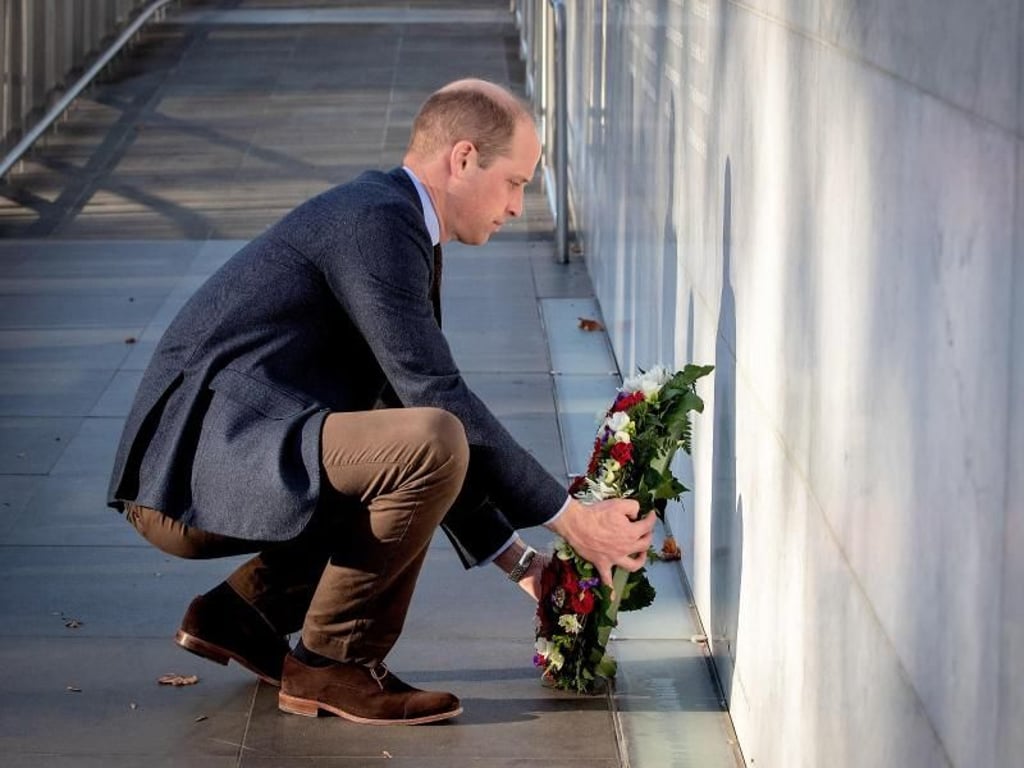 Prinz William legte einen Kranz am Denkmal für die Opfer des Erdbebens in Christchurch im Februar 2011. Foto: Martin Hunter