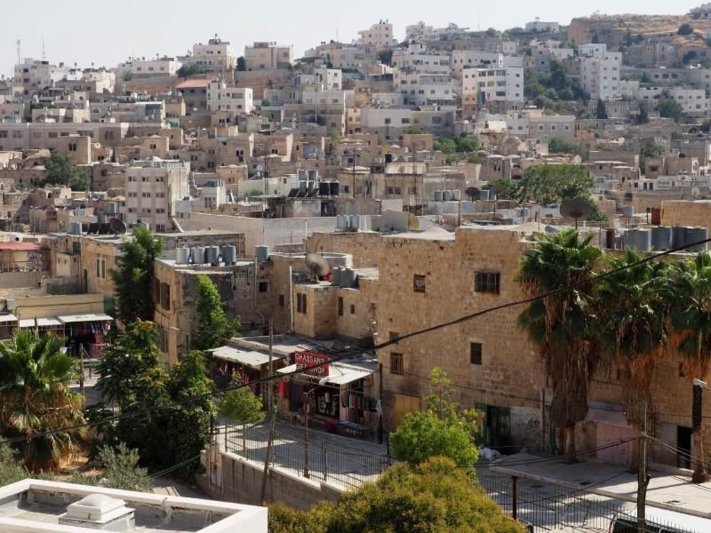 Die Patriarchengräber befinden sich in Hebron im Westjordanland. Die Stadt ist in einen von Palästinensern kontrollierten Teil und einen von Israelis kontrollierten Teil aufgeteilt. Foto: Stefanie Järkel