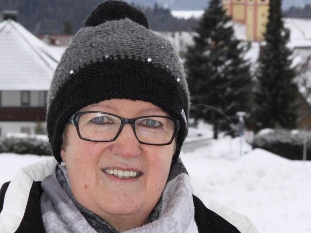Gerlinde Hermann führt Besucher rund um St. Märgen. Foto: Larissa Loges
