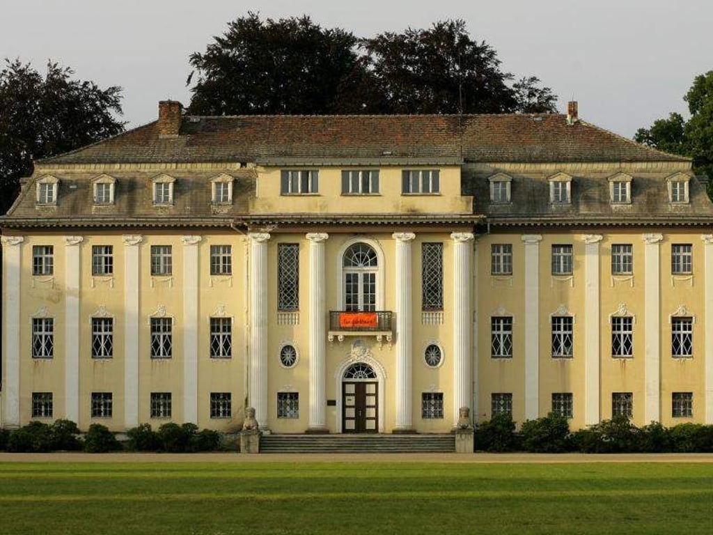 Das Neue Schloss Tangerhütte. Foto: Jens Wolf/Archiv
