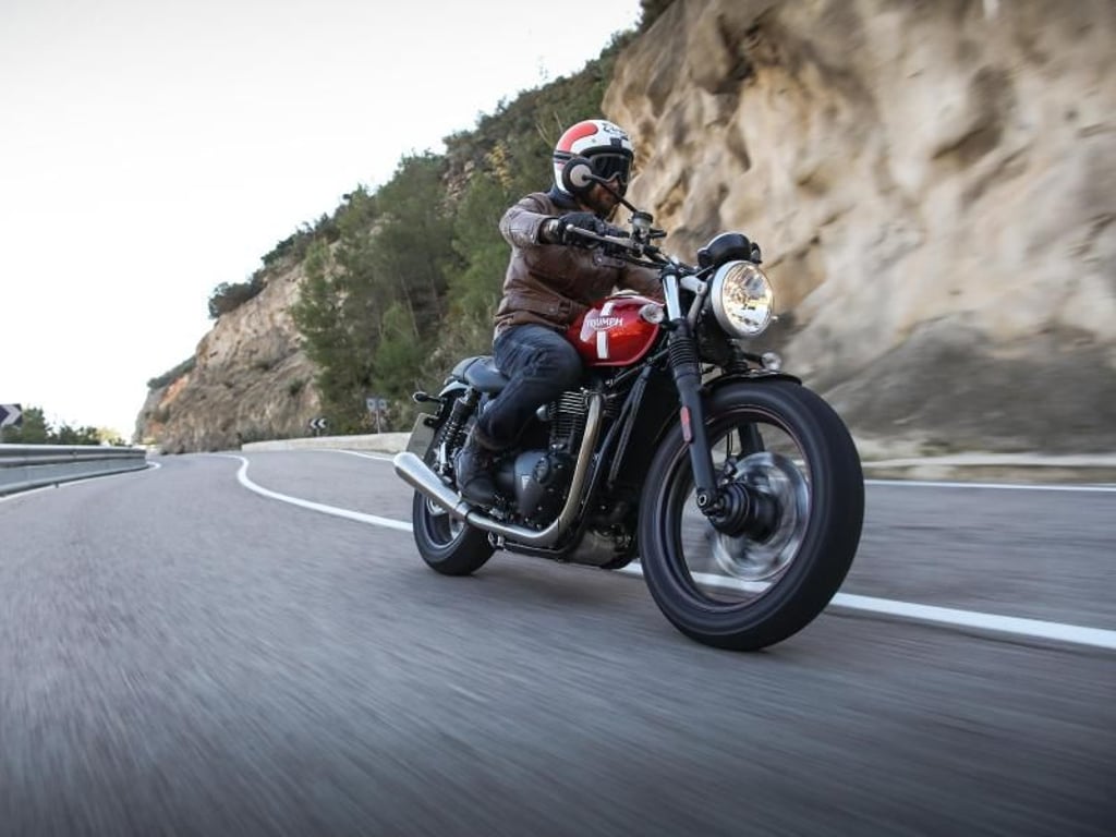 Klassisches Naked-Bike im Retro-Look: Triumph Street Twin. Foto: Triumph