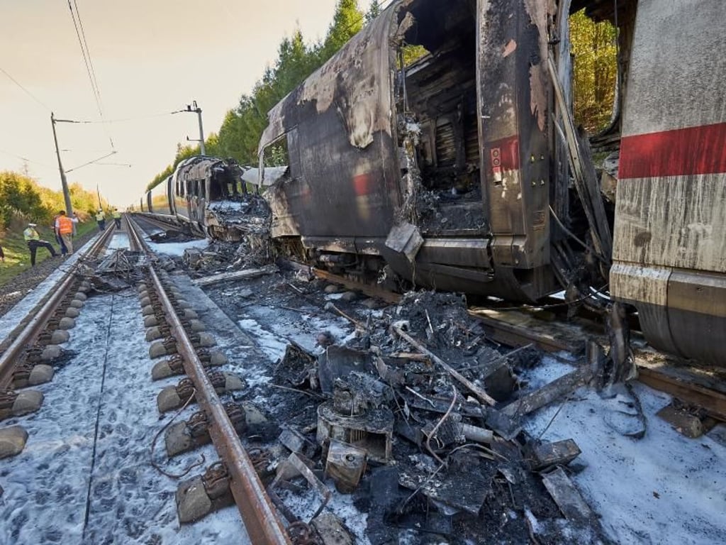 Vor dem ICE-Brand hatte sich ausgetretenes Transformatoröl im Zug entzündet. Foto: Thomas Frey/Archiv
