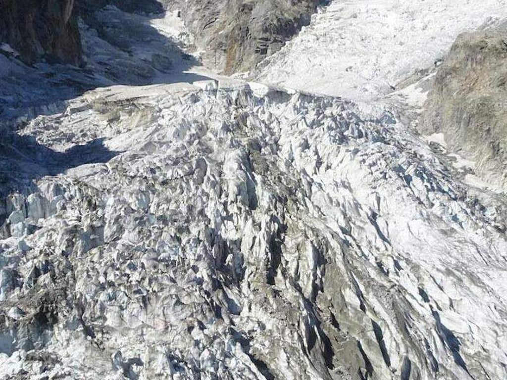 Teile des gewaltigen Planpinceux-Gletschers am Mont Blanc drohen auf italienischer Seite wegen steigender Temperaturen abzustürzen. Foto: Comune di Courmayeur/Fondazione Montagna Sicura/AP