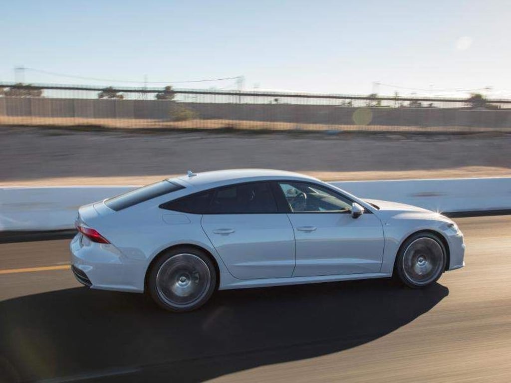 Coupélinie und vier Türen: Der Audi A7 startet ab 66 300 Euro und bietet maximal 1390 Liter Volumen im variablen Kofferraum. Foto: Audi/dpa-tmn