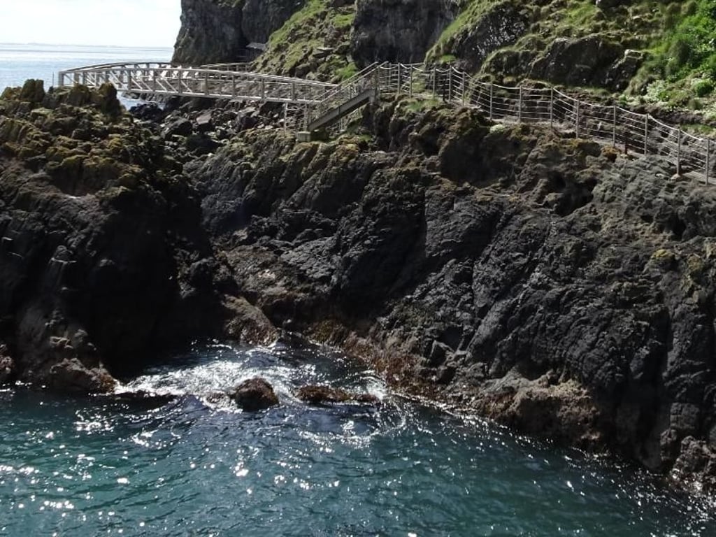 Der Klippenpfad The Gobbins in Nordirland. Foto: Brigitte Geiselhart