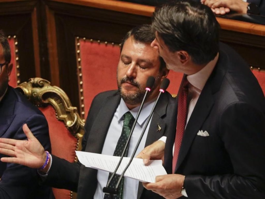 Bündnis geplatzt: Giuseppe Conte (r) neben Matteo Salvini in der Abgeordnetenkammer in Rom. Foto: Gregorio Borgia/AP
