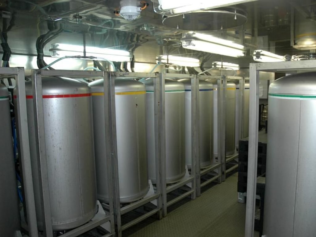 Aus riesigen Metalltanks fließt das Bier direkt in die Restaurants und Bars. Foto: Michael Zehender