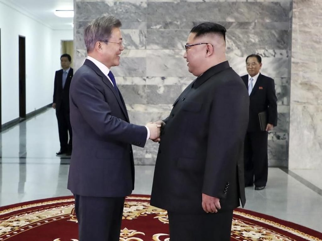 Nach ihrem Gipfeltreffen im April haben sich Moon und Kim nun überraschend zum zweiten Mal getroffen. Foto: South Korea Presidential Blue House via Yonhap/AP