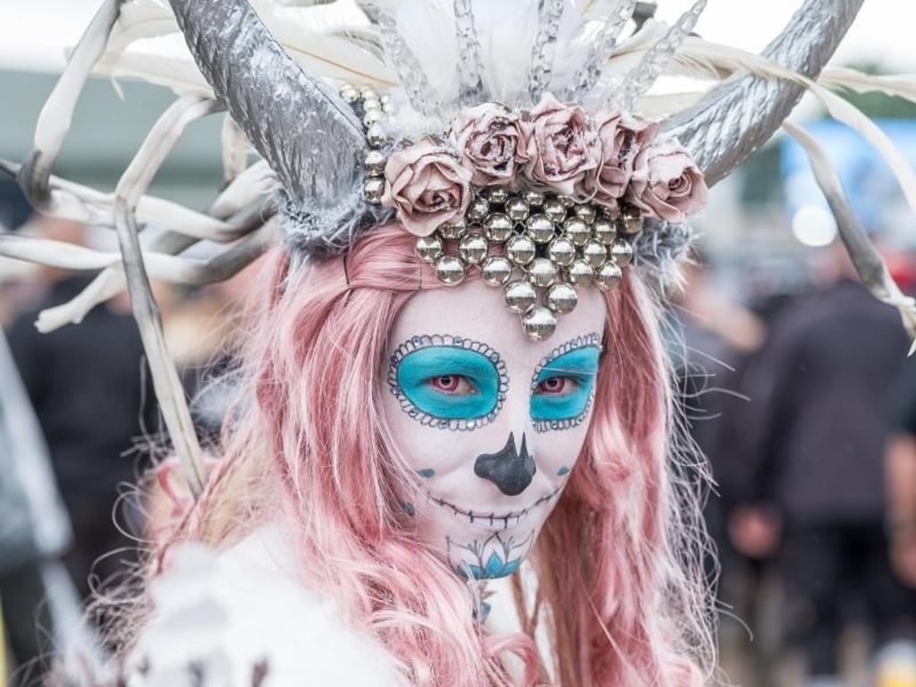 Eine Eiskönigin beim Gothic-Festival «M'era Luna». Foto: Clemens Heidrich