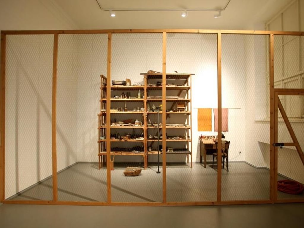 Joseph Beuys' Werkinstallation «Barraque D'Dull Odde» im Kaiser Wilhelm Museum. Foto: Roland Weihrauch