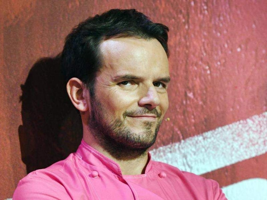 Steffen Henssler kann endlich in die Fußstapfen von Stefan Raab treten. Foto: Henning Kaiser