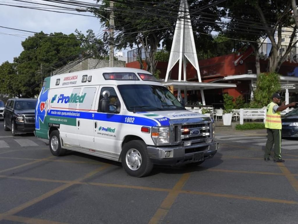 David Ortiz wurde mit einem Krankenwagen zum Flughafen in Santo Domingo gebracht. Foto: Roberto Guzman/AP