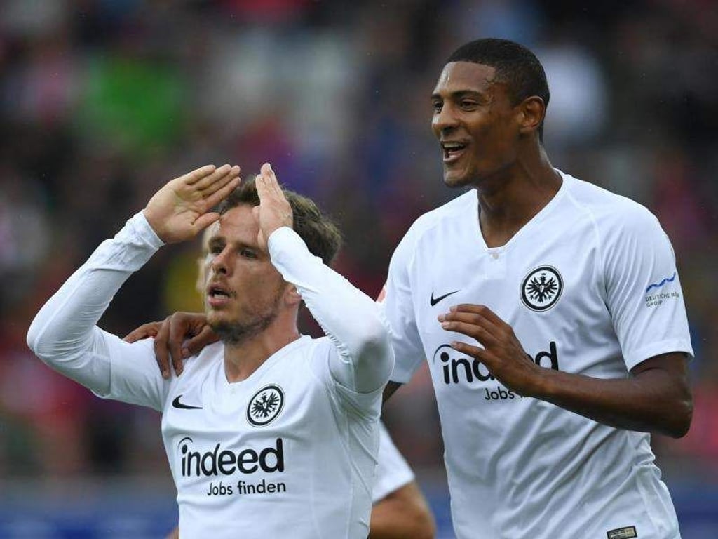 Torschütze Nicolai Müller (l) und Sebastien Haller (r) bejubeln das 1:0. Foto: Patrick Seeger